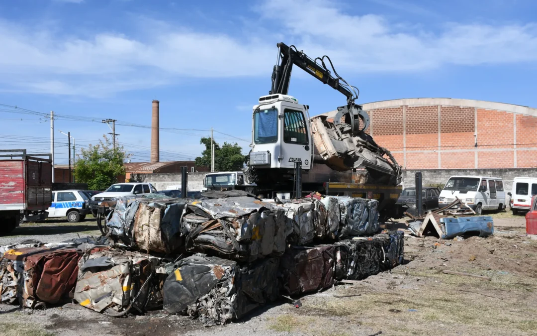 Se compactaron alrededor de 50 vehículos abandonados